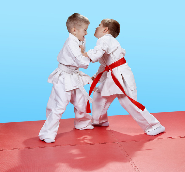 Sparingi w perfoming młodych sportowców w Judo - Zdjęcie, obraz