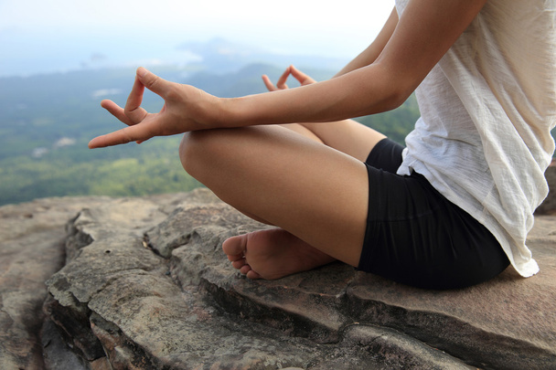 Mujer Practica Yoga
  - Foto, imagen