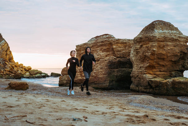 fitness couple running on beach - Φωτογραφία, εικόνα