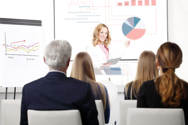Businesswoman giving a presentation to her coworkers - Valokuva, kuva