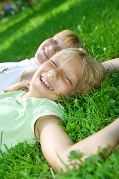 Niños felices al aire libre
 - Foto, imagen
