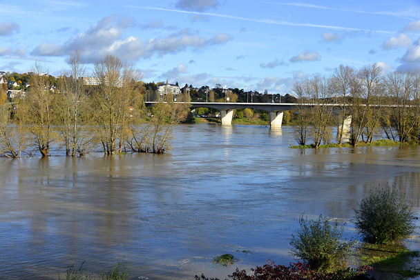 A Loire folyó: Tours, Franciaország - Fotó, kép