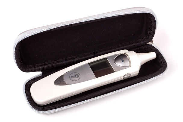 termómetro de oído en caja sobre fondo blanco
 - Foto, imagen