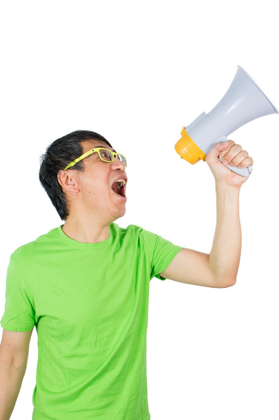 Asiático chinês homem gritando com um megafone
 - Foto, Imagem