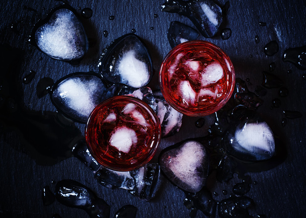 Red cocktail with crushed ice - Zdjęcie, obraz
