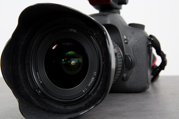 Close-up van digitale lens, digitale fotocamera, geïsoleerd  - Foto, afbeelding