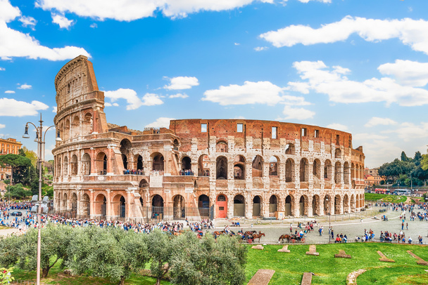 Δείτε πάνω από το αμφιθέατρο Φλαβίων, γνωστός και ως το Κολοσσαίο στη Ρώμη, Ιταλία - Φωτογραφία, εικόνα