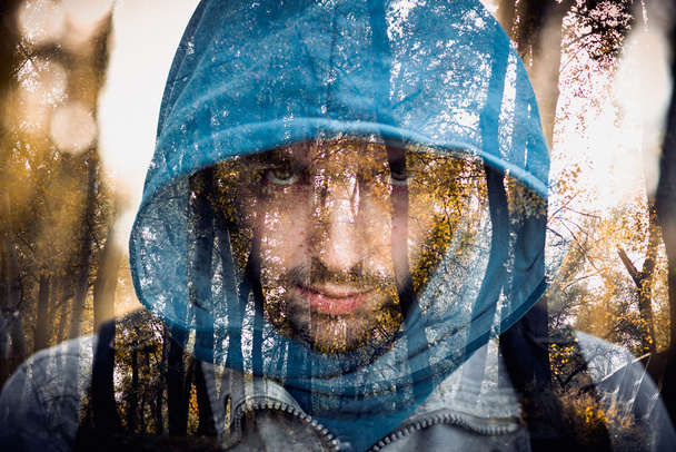 Detailní portrét výhružné gangster nosit kapuci, pojem nebezpečí - Fotografie, Obrázek