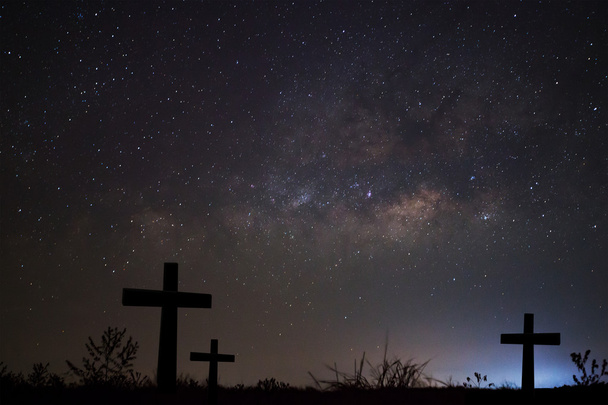 Silueta kříž na pozadí Mléčné dráhy, dlouhé expozice fotografie - Fotografie, Obrázek