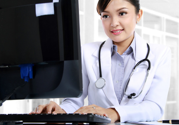 Doctor working on computer - Photo, Image