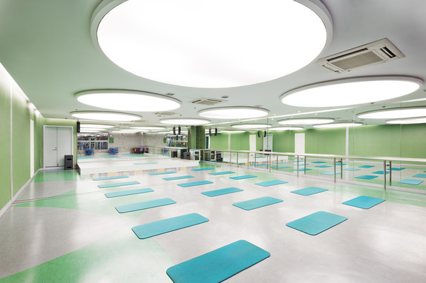 прикраса і дизайн кімнати йоги в спортзалі
 - Фото, зображення