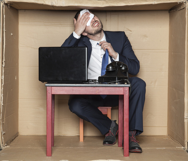 businessman suffocating with the heat - Foto, immagini