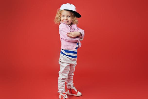 Portrait of a cute little girl in fashionable clothes. beautiful - Foto, immagini