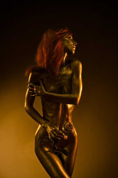 Golden redhead statue - Foto, imagen