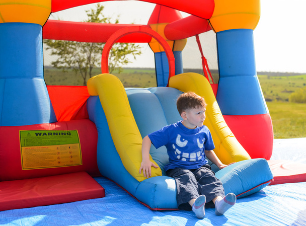 Young boy playing on a bouncy castle - Foto, Imagen