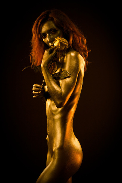 Golden redhead statue - Фото, зображення