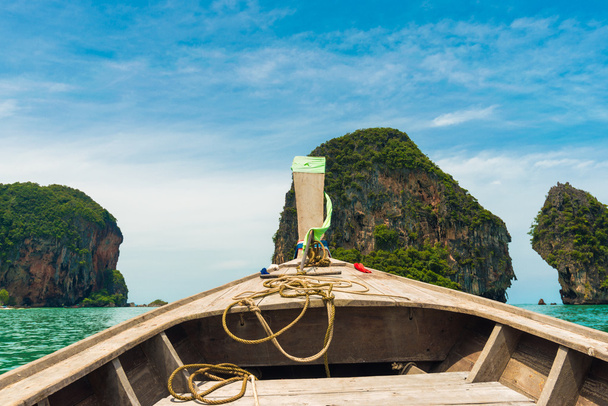 Barco de travesía en el mar de Andamán entre las islas, Krabi Tailandia
 - Foto, imagen