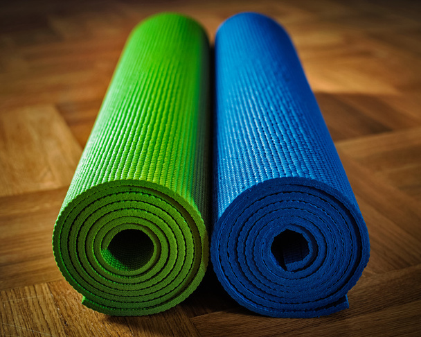Yoga mat on floor - Foto, Imagen