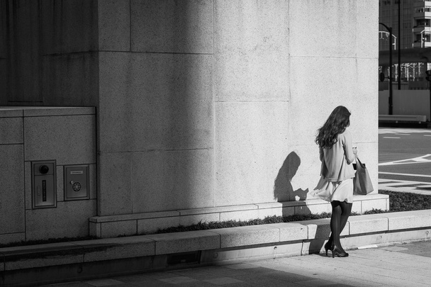 Street girl B&W - Фото, изображение
