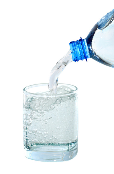 Água mineral sobre branco
 - Foto, Imagem