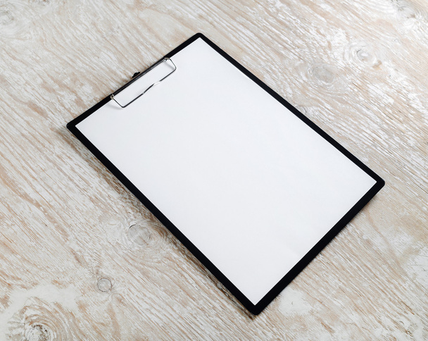 Klembord met een blanco papier - Foto, afbeelding