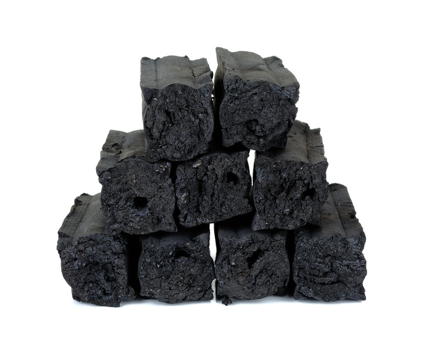 Carvão isolado no fundo branco
 - Foto, Imagem