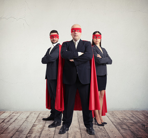 Deux hommes d'affaires et femme d'affaires en costume de super-héros
  - Photo, image