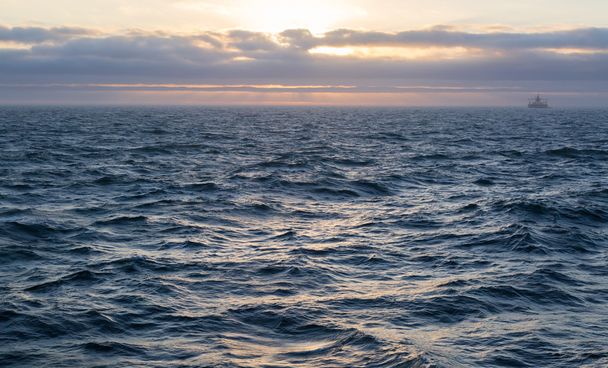 Sea waves during sunset. - Zdjęcie, obraz