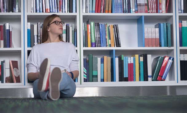 female student study in library  - Фото, зображення