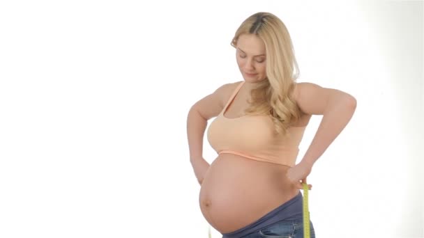 Donna incinta misura la pancia
 - Filmati, video
