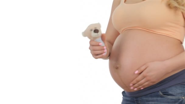 беременная женщина с плюшевым мишкой - Кадры, видео