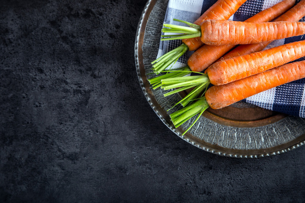 Carrot. Fresh Carrots bunch. Baby carrots. Raw fresh organic orange carrots. Healthy vegan vegetable food - Φωτογραφία, εικόνα