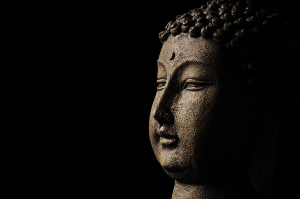 Βούδα πάνω σε μαύρο φόντο - Φωτογραφία, εικόνα