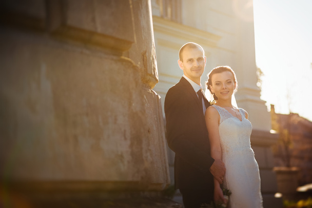 Γάμος με τα πόδια, κοντά στον καθεδρικό ναό - Φωτογραφία, εικόνα