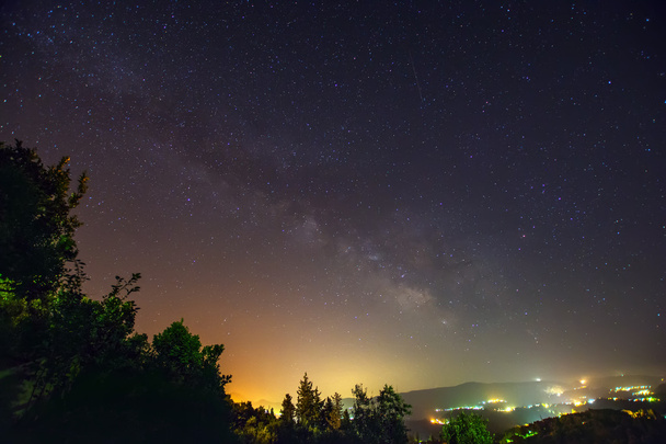 Cofru Island, Yunanistan üzerinde gece gökyüzü. Samanyolu açıkça görülebilir - Fotoğraf, Görsel