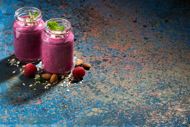 healthy berry smoothie and dark background - Фото, зображення