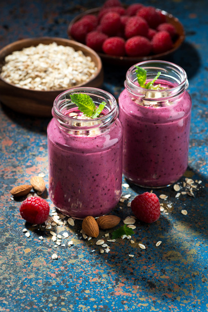 healthy berry smoothies with oatmeal, vertical - Foto, Imagem