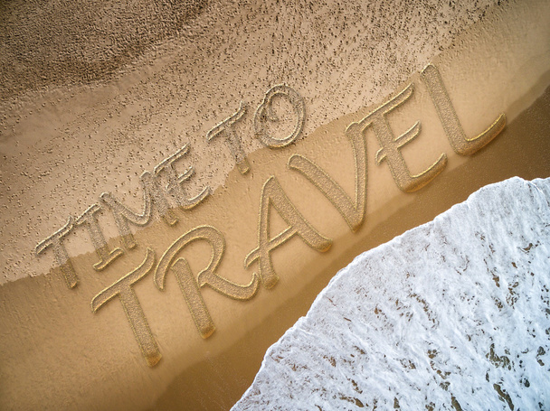 Время путешествовать написано на пляже
 - Фото, изображение