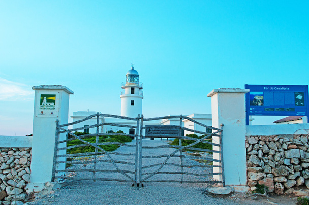 Менендес, Балеарские острова, Испания: деревянный забор маяка Кап-де-Кавальерия
 - Фото, изображение