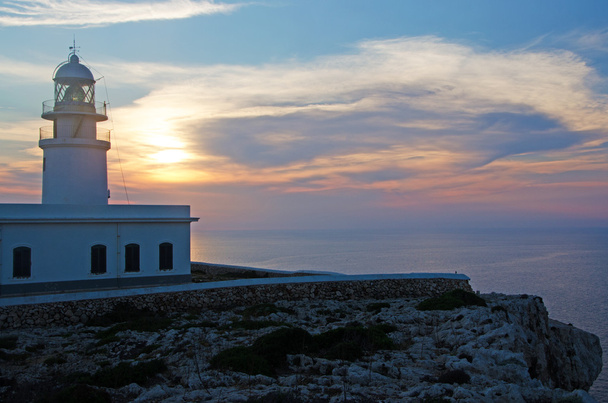 Менендес, Балеарские острова, Испания: закат на маяке Кап-де-Кавальерия
 - Фото, изображение