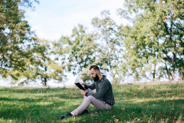 Bearded man reading a book - Foto, imagen
