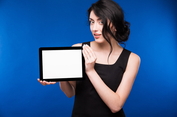Menina com o tablet
 - Foto, Imagem