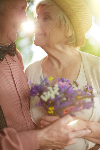 Senioren verliefde paar - Foto, afbeelding