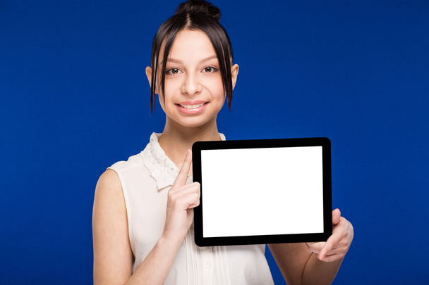 menina com um tablet nas mãos
 - Foto, Imagem
