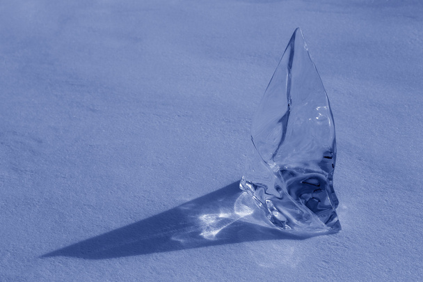 Hermoso bloque transparente de hielo
. - Foto, Imagen