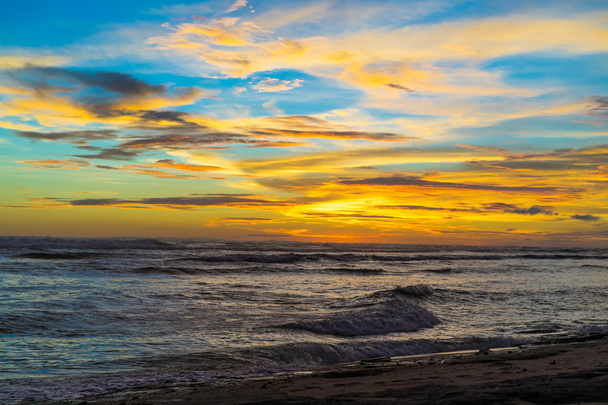  海に沈む美しい夕日 - 写真・画像
