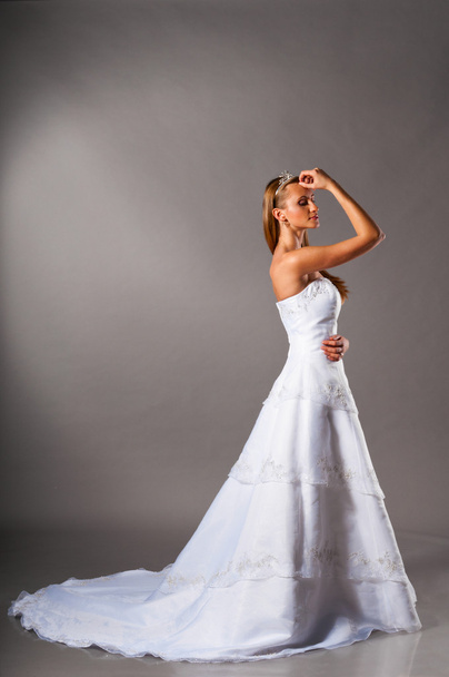 Bride in wedding dress - Foto, afbeelding