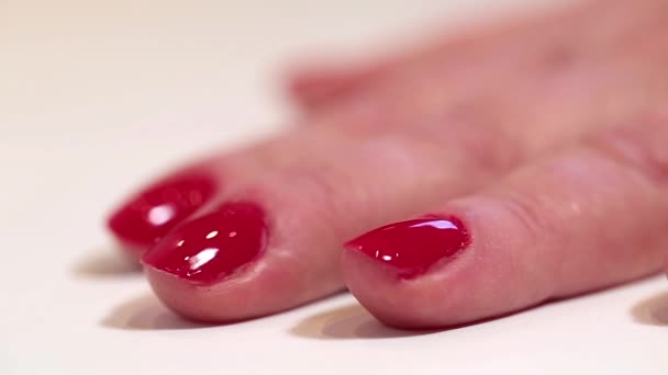 Procedimento de manicure no salão
 - Filmagem, Vídeo