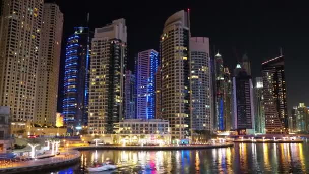 Dubai Marina w nocy - Materiał filmowy, wideo