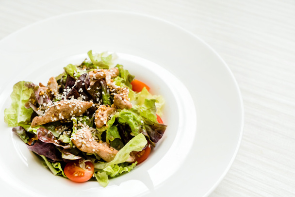 salad with meat on  plate  - Foto, afbeelding
